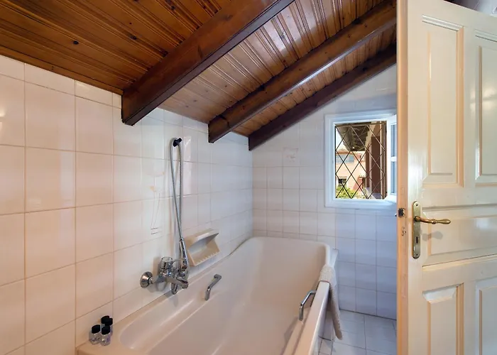 The Roof Family Apartamento Alepou